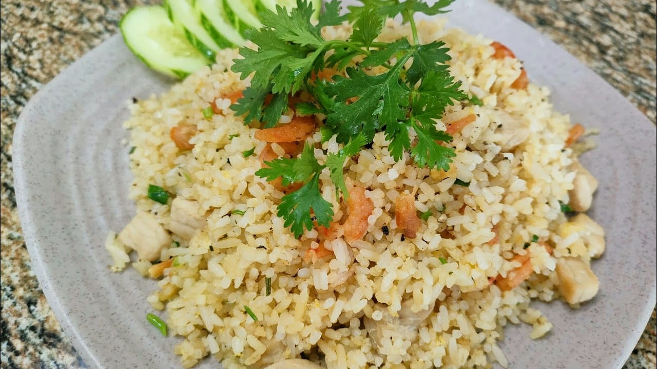 105. KHAO PHAD PLA KEM