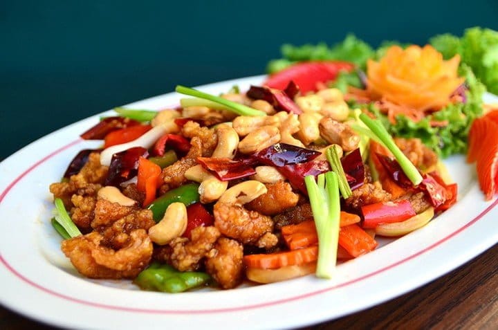 34. GAI PHAD MED MAMUANG